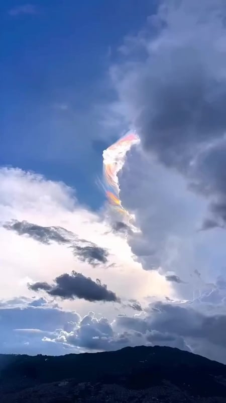 ~ This is not ai. This is china ~ 🙏🏻🇨🇳😊 🇨🇳 Cloud Iridescence in nanning, guangxi, china. ( A