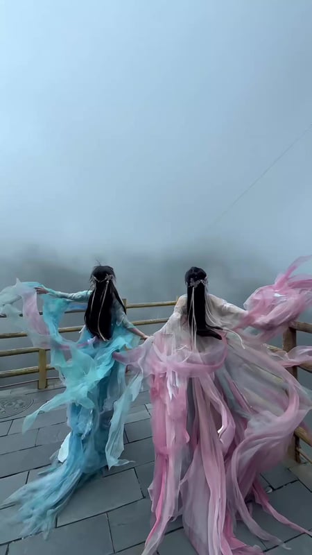 Hanfu is the traditional attire of the Han Chinese people, boasting a rich history that spans over 3