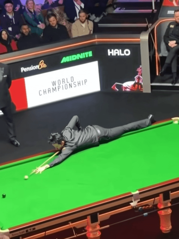 Ở tuổi 22, Ngô Nghi Trạch (Wu Yize) trở thành nhà vô địch snooker thế giới trẻ nhất trong 36 năm qua